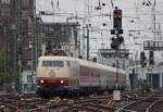 103 235-8 mit dem IC1806 nach Hamburg Altona bei der Bereitstellung in Kln Hbf, 23.7.10