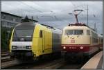 103 184-8 fhrt mit einem TEE-Rheingold aus der Schweiz in Singen ein, ER 20-012 wird den Zug, dessen Ziel in Tschechien liegt, weiterziehen, 15.08.10