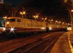 103 235-8 mit TEE aus Salzburg an Gleis 5 in Kln Hbf. am 12.12.2010