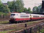 Die BR 103 184 mit dem Rheingold im Bahnhof Offenburg am 26/04/11.