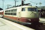 103 103 mit IC 602 am 12.08.1995 in Karlsruhe Hbf