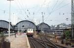 103 132 mit IC 621 am 21.07.1992 in Frankfurt (M) Hbf