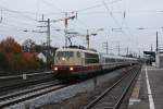 103 245 mit einem IC Leerpark am Morgen des 27.10.2011 bei der Durchfahrt in Mnchen-Pasing.