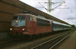 DB 103 168 wartet am 15.07.2000 mit ihrem Interregio im Bahnhof Padborg/Danmark auf den Anschlusszug aus Fredericia.