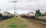 Blick nach Norden in Pleinfeld am 27.5.94: Der Schienenbus wurde zwischen 141 238 mit RB nach Treuchtlingen und 103 151 mit IC nach Mnchen „eingeklemmt“. 