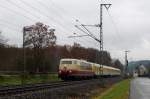 103 222 mit 3 Messwagen durchfhrt am 21.11.2013 das Kronacher Stadtgebiet in Richtung Lichtenfels. 