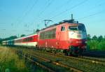 103 182 mit IC 609 (Hamburg–Kln, Vorluferzug Metropolitan) am 27.07.1999 in Klecken