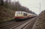 103209 mit IC 631 nach Hamburg am 19.3.1988 um 11.41 Uhr im Einschnitt bei Vehrte.