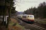103237 passiert mit IC 601 Diplomat am 19.3.1988 um 11.24 Uhr die ehemalige Blockstelle im Wald zwischen Vehrte und Ostercappeln.