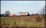 103213 mit IC 737  Karolinger  erreicht hier am 11.3.1993 um 10.18 Uhr auf der Fahrt nach Norden den Ortsrand von Hasbergen.