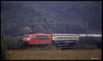 103197 mit IC 1584 war am 10.9.1989 um 12.33 Uhr auf der Leinebrücke bei Freden in Richtung Hannover zu sehen.