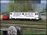 Lok 109-1, mit Scandlines-Werbung, steht am 28.04.06 im Bw Berlin-Lichtenberg.