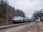 110 383 mit SDZ nach Kufstein bei der Durchfahrt von Aßling Obb.am 12.1.2018.