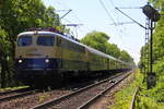 110 383-7 von der Centralbahn kommt mit einem Fussball-Sonderzug aus Freiburg nach  Rheydt-Mönchengladbach und  kommt aus Richtung