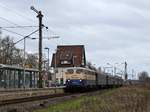 Centralbahn 110 383 und 110 278 am Zugschluss (beide ex DB) mit ehemaligen SBB-Wagen der Gattung AB4, vermietet an Keolis deutschland (Eurobahn), als RE 78 (93488) Nienburg (Weser) - Bielefeld Hbf im