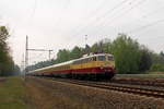 Die E 10 1309 mit dem AKE-Rheingold von Cottbus Hbf nach Warnemünde am 01.05.2019 in Nassenheide. 
Einen netten Gruß an den Tf zurück.
