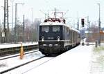 E10 228 mit Sonderzug von Stuttgart nach Regensburg über Nürnberg am 18.12.2022 im Bahnhof Crailsheim