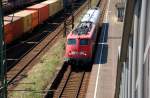 110 352 berfhrt am 27.07.09 einen Messwagen durch den Rbf Dresden-Friedrichstadt Richtung Hbf.