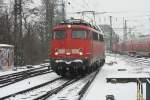 Schneereiches Karnevalswochenende im Rheinland
Im Bild 110 343-1 bei der Durchfahrt des Bahnhofes Kln Deutz