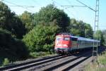 110 493-4 mit Nahrverkerwagen am 20.8.2010, vor Herzogenrath in der Abendsonne.