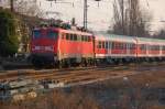 Gerade verlsst die 110 463-7 mit einem Verstrker RE4 Rheydt Hbf in Richtung Aachen.