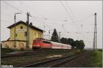 110 493 mit einer kleinen CNL - berfhrung alias 48185, pntklichst am 05.09.2011 auf dem Weg nach Passau durch Mangolding.