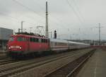 Bgelfalte 110 438-9 zieht den IC 2055 Saarbrcken - Heidelberg am 03.01.2012 nach Kaiserslautern