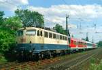 110 402 mit RE 20078 (Wrzburg–Frankfurt) am 30.07.1999 in Groauheim