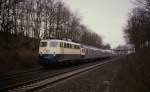 110416 im Einschnitt zwischen Vehrte und Ostercappeln unterwegs mit E 3377 am   19.3.1988 um 10.09 Uhr nach Bremen.