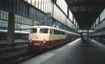 110 492-6 im August 1998 im Stuttgarter Hauptbahnhof.