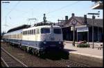 110396 mit D 433 nach Fredericia (Dänemark) auf Gleis 3 des HBF Osnabrück am 23.5.1989 um 11.55 Uhr.