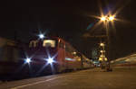 Die 110 491 konnte am Abend des 04.01.17 mit ihrem Autozug nach Lörrach im Bahnhof Hamburg Altona fotografiert werden.