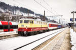 AKE E10 1309 steht mit dem Alpen-Express, nach dem Stürzen in Bischofshofen, wieder abfahrtbereit für die abendliche Leerfahrt nach Schladming.