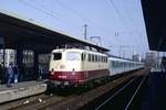 110 492 mit RE 1 in Bochum Hbf. am 01.04.1995