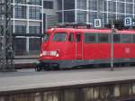 110 494 fhrt mit ihrem Regionalexpress im Stuttgartert Hauptbahnhof ein.