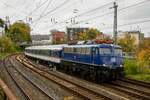 TRI 110 428-0 mit Fußballsonderzug in Wuppertal, am 31.10.2021.