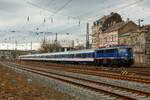 TRI 110 469-4 mit Fußballsonderzug von Köln nach Dortmund in Wuppertal Oberbarmen, am 18.03.2023.