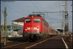 110 425-6 verlsst am 05.02.08 mit RE 19434 nach Stuttgart Hbf den Aalener Bahnhof.