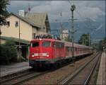 110 322 erreicht mit dem RE 30107 aus Mnchen den Bahnhof Kiefersfelden. Ziel ist Kufstein. (03.07.2008)


