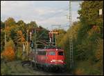 110 446-2 zog am Abend des 3.10.2008 eine RB von Donauwrth nach Aalen. Hier erreicht sie gerade im letzten Licht den Goldshfer Bahnhof.