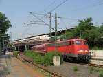 110 359-7 mit einem einem Sonderzug am 24. Mai 2007 in Kln-Messe/Deutz an Gleis 12. Oben fhrt durch Gleis 1 ein unbekannter ICE 2 wahrscheinlich aus Bonn in Richtung Berlin.