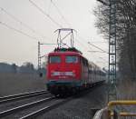 Bild 1000!!!!!!!!!!!! Endlich ist es geschafft, mein 1000 Bild auf Bahnbilder.de Hiermit wollte ich mich bei all denen bedanken, die regelmig meine Bilder gucken, kommentare schreiben u.. Speziell ist dieses Bild aber auch fr den Kollegen und Freund Eric Otten, hier bitte, wie versprochen eine 110 fr dich ;-) Freue mich auf die weitere Zeit bei Bahnbilder.de und hoffe, das es hier so weiter geht, wie es im moment ist und ich auch weiterhin so viele Positive Kommentare bekommen ;-) In dem Sinne, einmal Danke! Und nun zum Bild, 110 398-5 mit dem RE11592 (+20 | gedrehte Wagenreihung) nach Aachen am Km 28.9 der KBS485 23.3.10