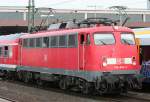 Die 110 494-2 zieht den RE4 Verstrker aus Dsseldorf HBF nach Aachen am 16.04.2010