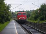 Die 110 470-2 fuhr am 23.07.2009 in Eilendorf ein. Sie hing diereckt hinter dem Steuerwagen.
