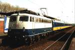 110 448-8 mit D 1812 Kln Deutz-Eindhoven bestehende aus Niederlndische IC-wagens auf Bahnhof Viersen am 17-04-1997. Bild und scan: Date Jan de Vries.