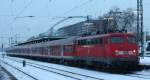 Hier die 110 463-7 mit der RB35 von Kln Hbf nach Wesel, in Kln Messe Deutz am 28.12.2010.