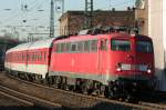 Die 110 490-0 zieht den AZ 1311 von Dsseldorf Hbf durch Dsseldorf Volksgarten nach Narbonne am 20.03.2011