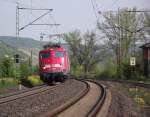 110 452-0 ist am 21. April 2011 als Lz bei Retzbach-Zellingen unterwegs.