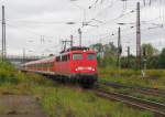 DB 110 427-2 mit dem DZ 2700 von Darmstadt Hbf nach Cottbus Hbf, bei der Durchfahrt in Naumburg (S) Hbf. Der Zug brachte Fuballfans in die Lausitz; 10.09.2011