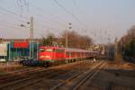 110 449-6 mit dem RE 10450 nach Aachen Hbf bei der Durchfahrt durch Dsseldorf-Bilk am 31.01.2012